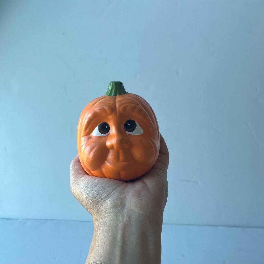 Vintage Pumpkin Figurine – Retro Halloween Jack O’Lantern Decoration